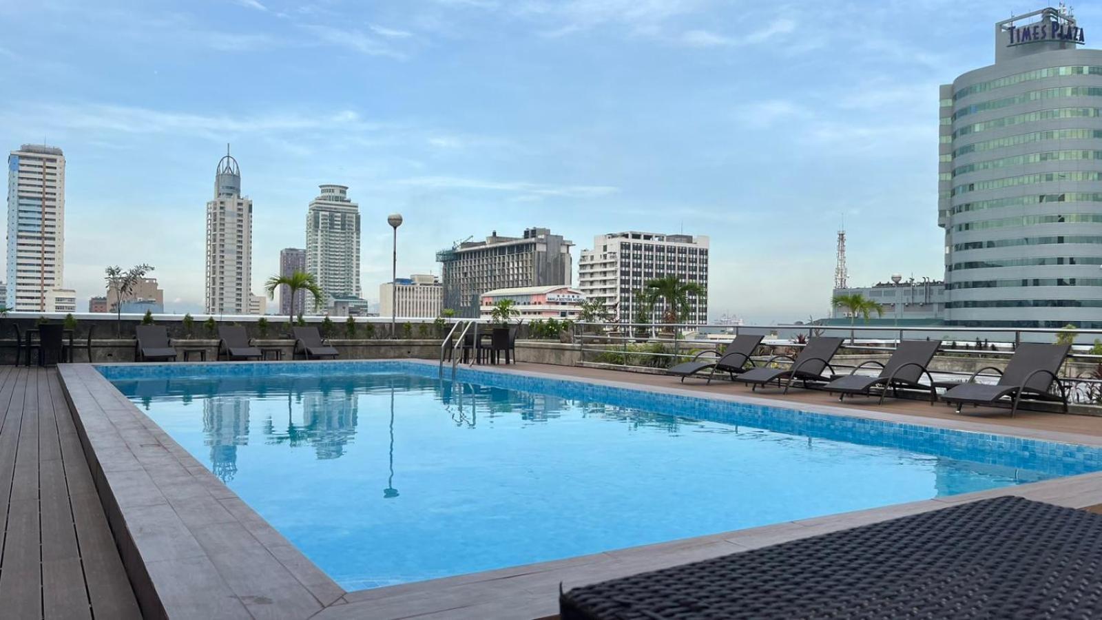 Pearl Manila Hotel Экстерьер фото